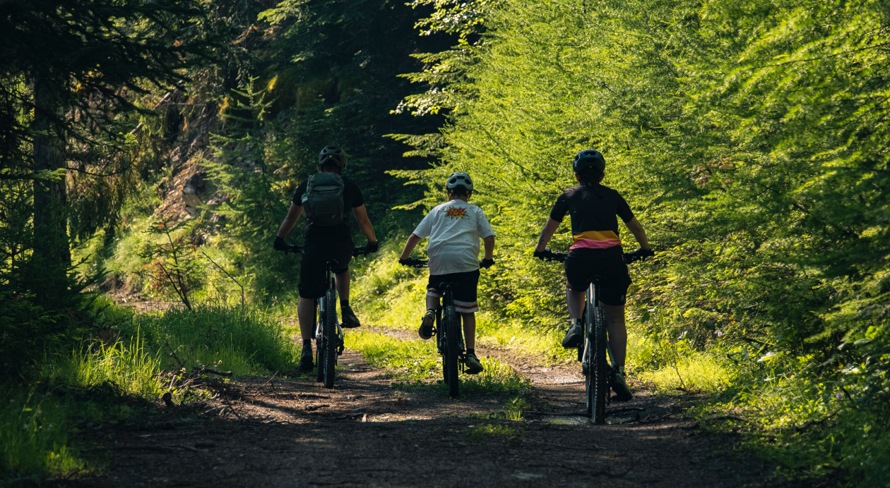 parcours Une famille en vélo sur l'un de nos parcours